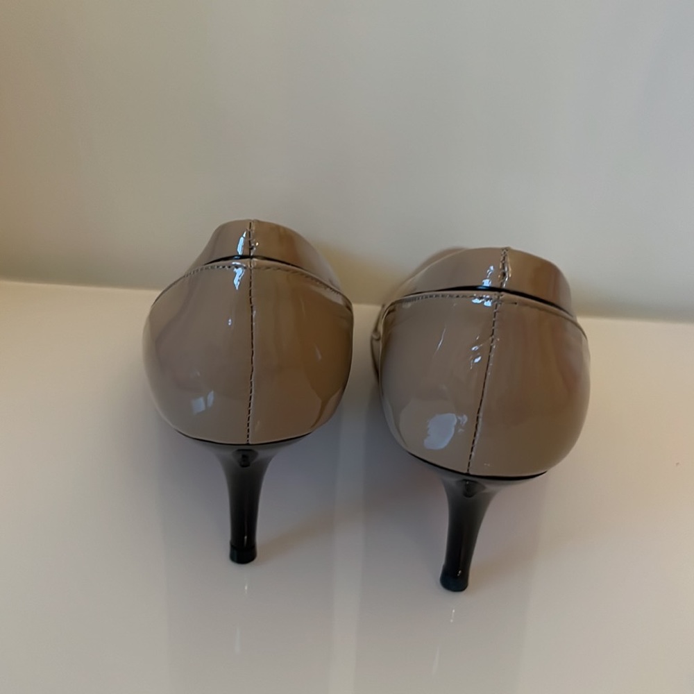 Beige heels - Picture 8 of 9
